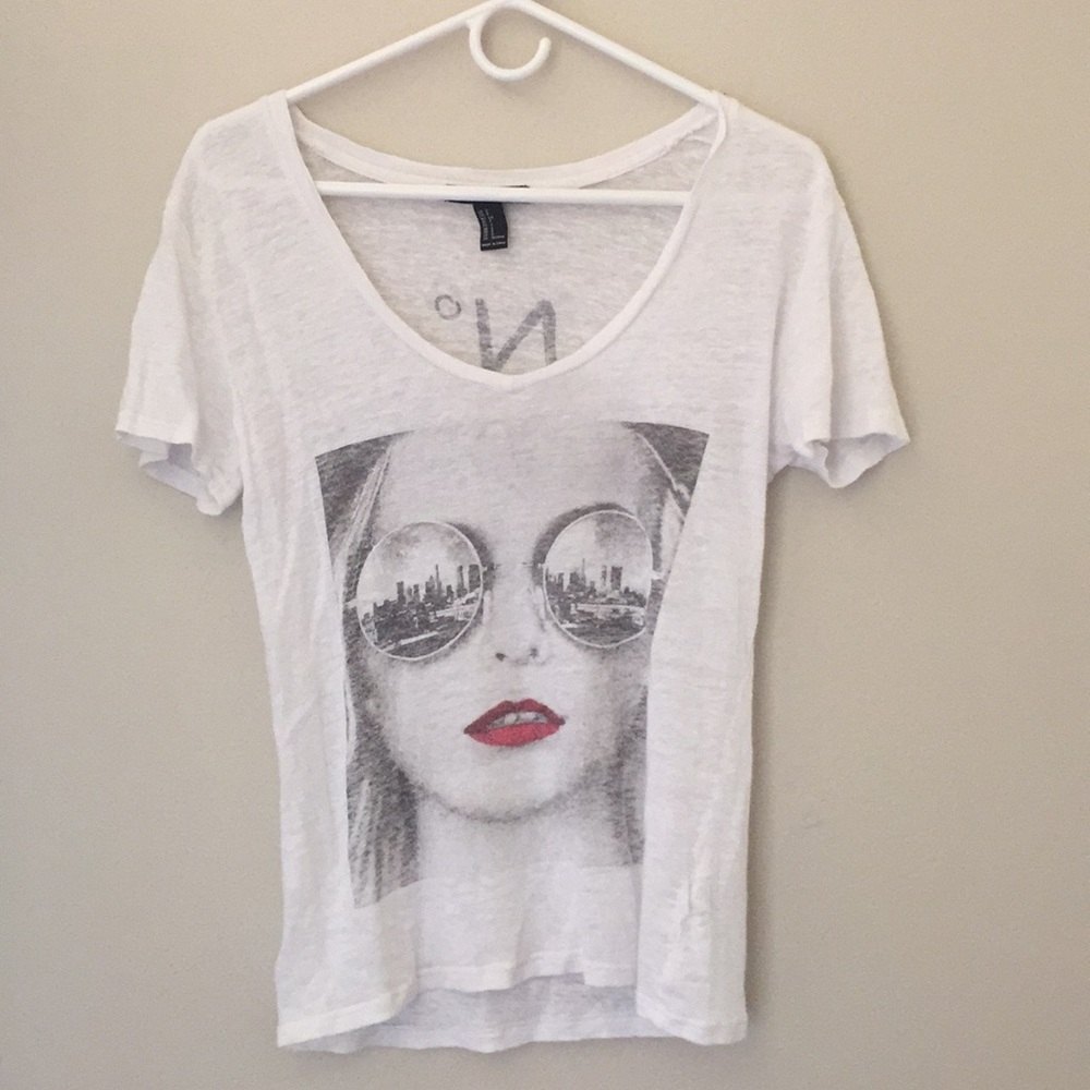 White graphic t